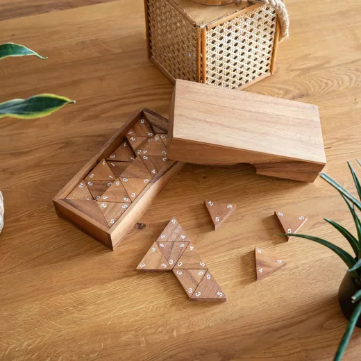 LOGOPLAY Tridomino Gesellschaftsspiel mit weißen Zahlen