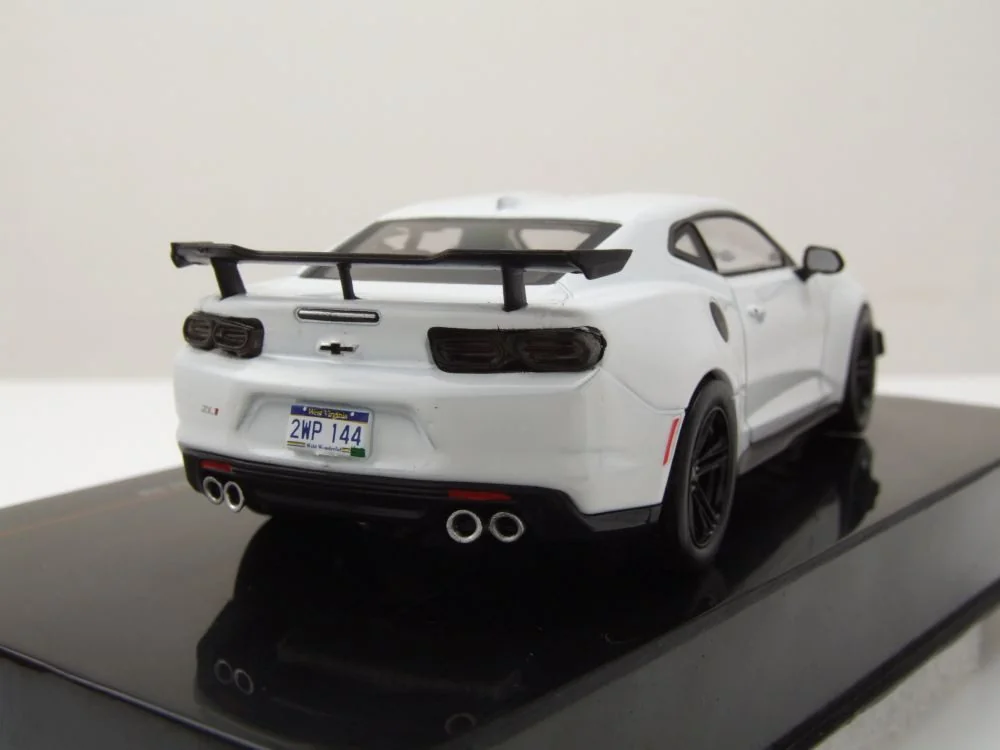 IXO Models Chevrolet Camaro ZL1 2019 Modellauto weiß schwarz